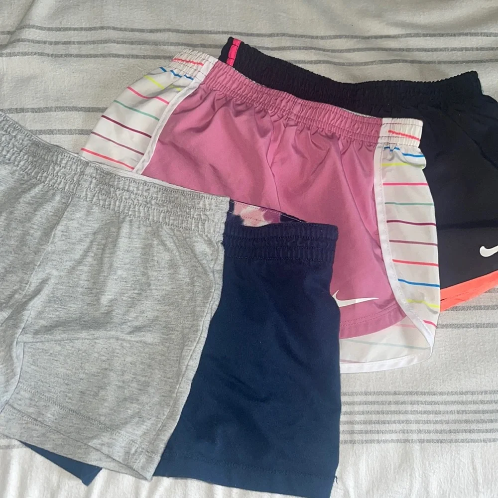 Girls small shorts bundle - Picture 1 of 3